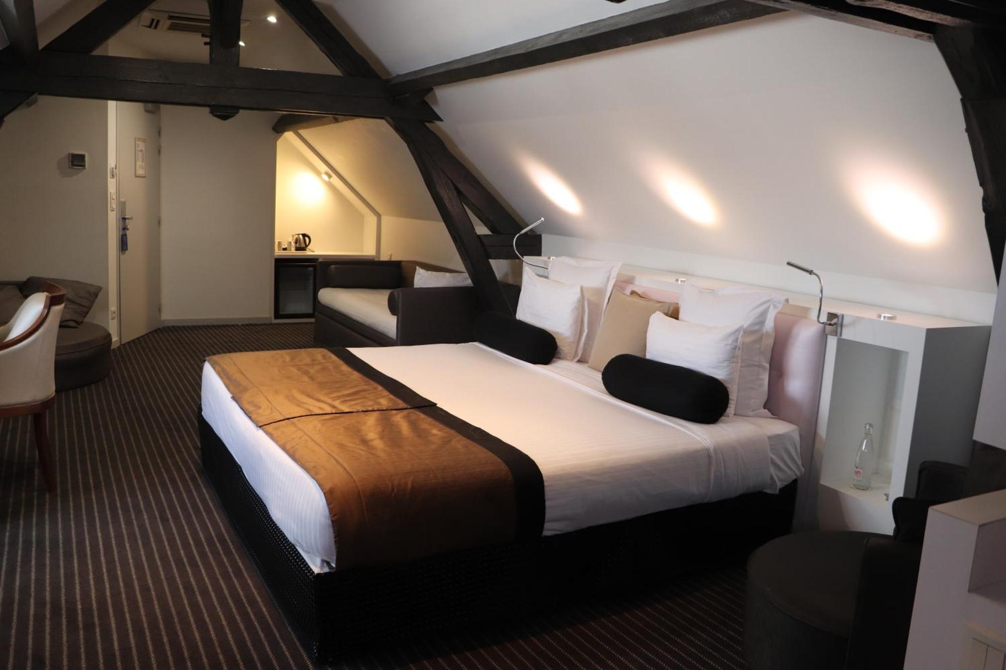 Western Château Hotel 3*
